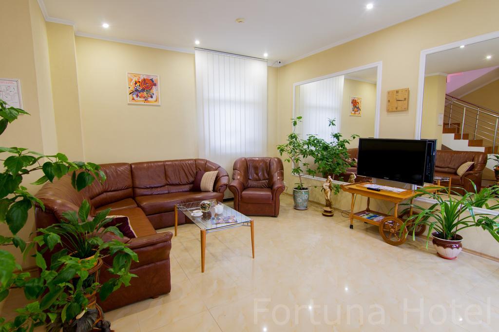 Fortuna Hotel Chişinǎu Buitenkant foto