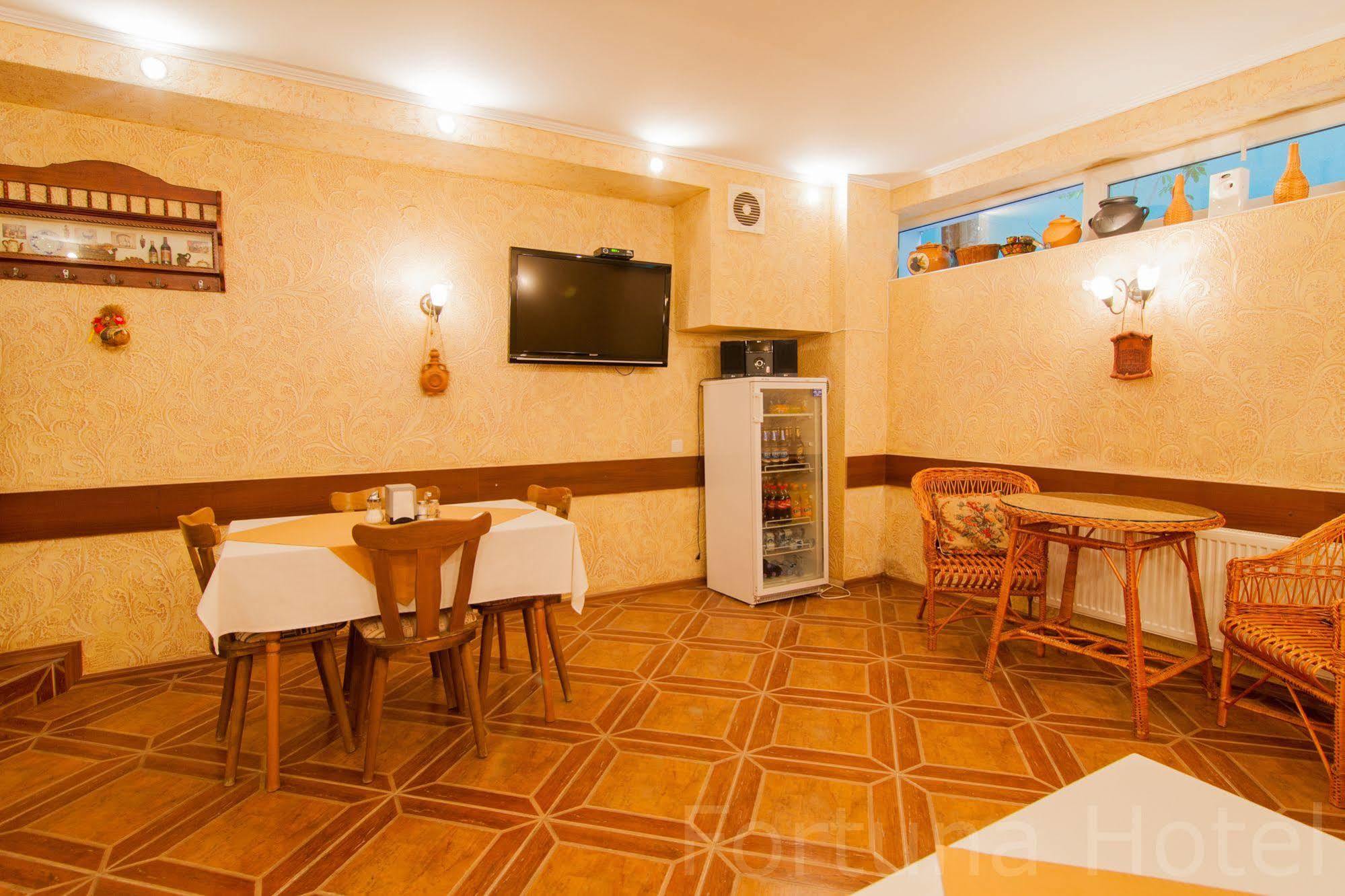 Fortuna Hotel Chişinǎu Buitenkant foto