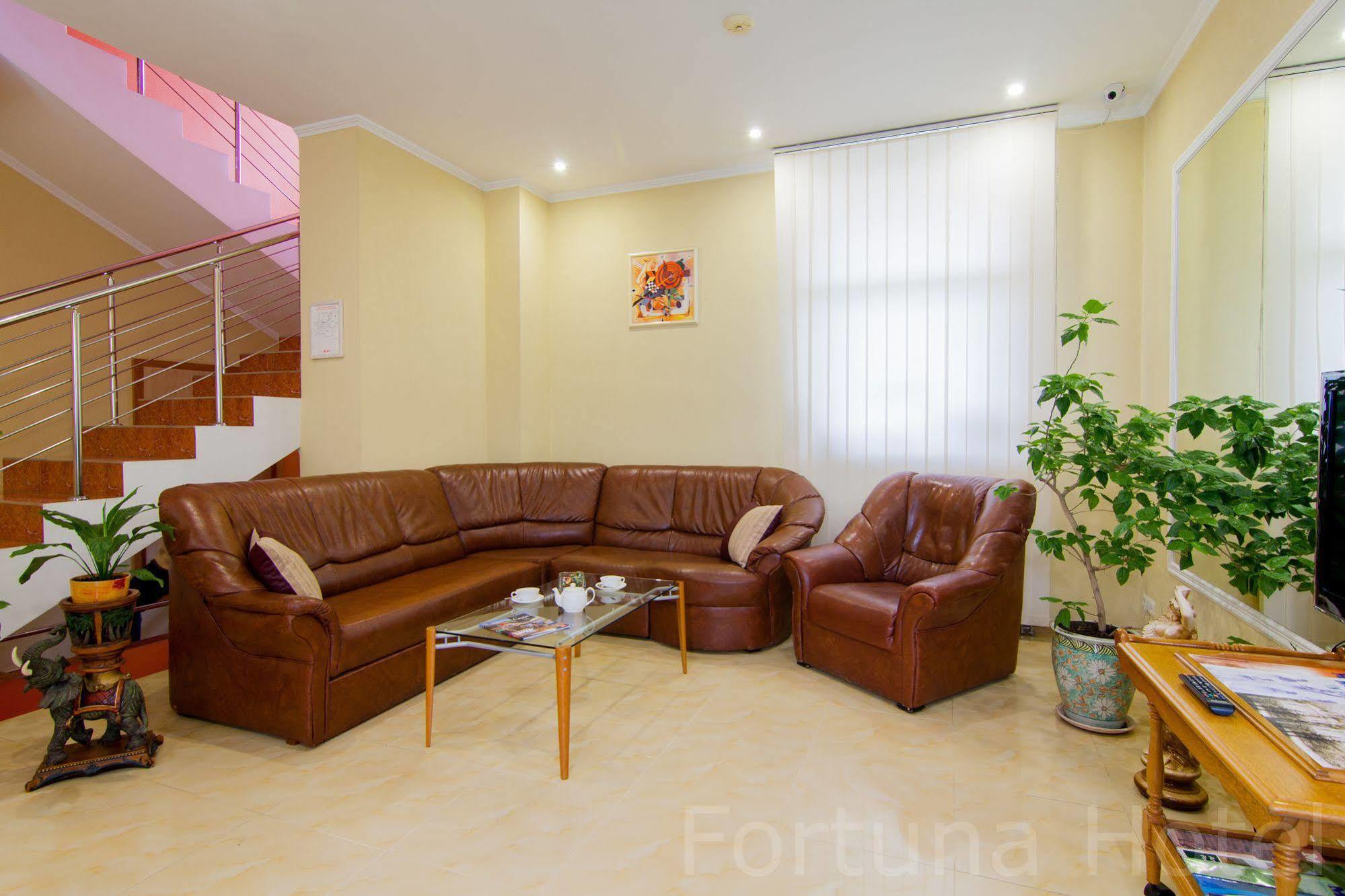 Fortuna Hotel Chişinǎu Buitenkant foto