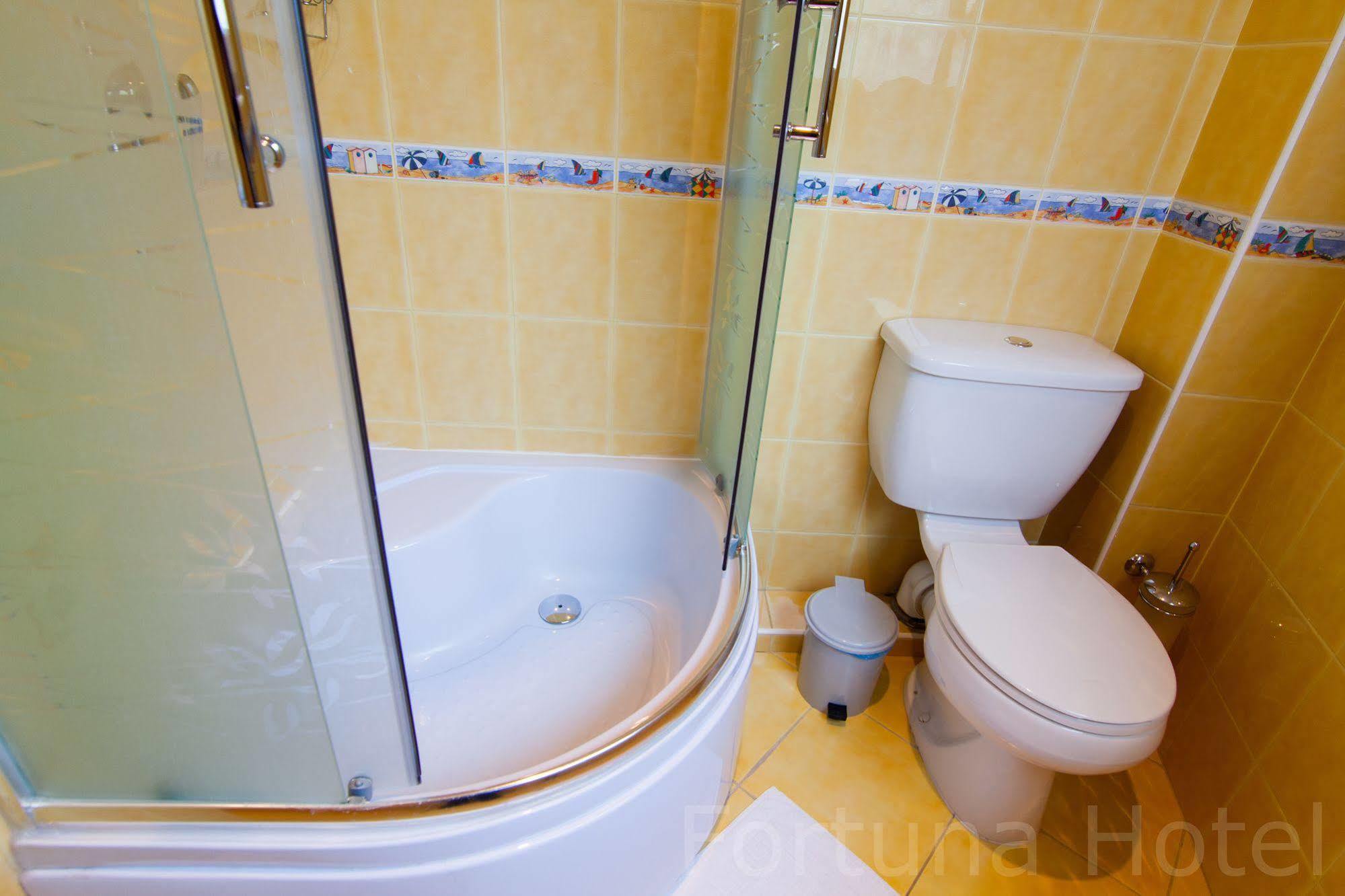 Fortuna Hotel Chişinǎu Buitenkant foto
