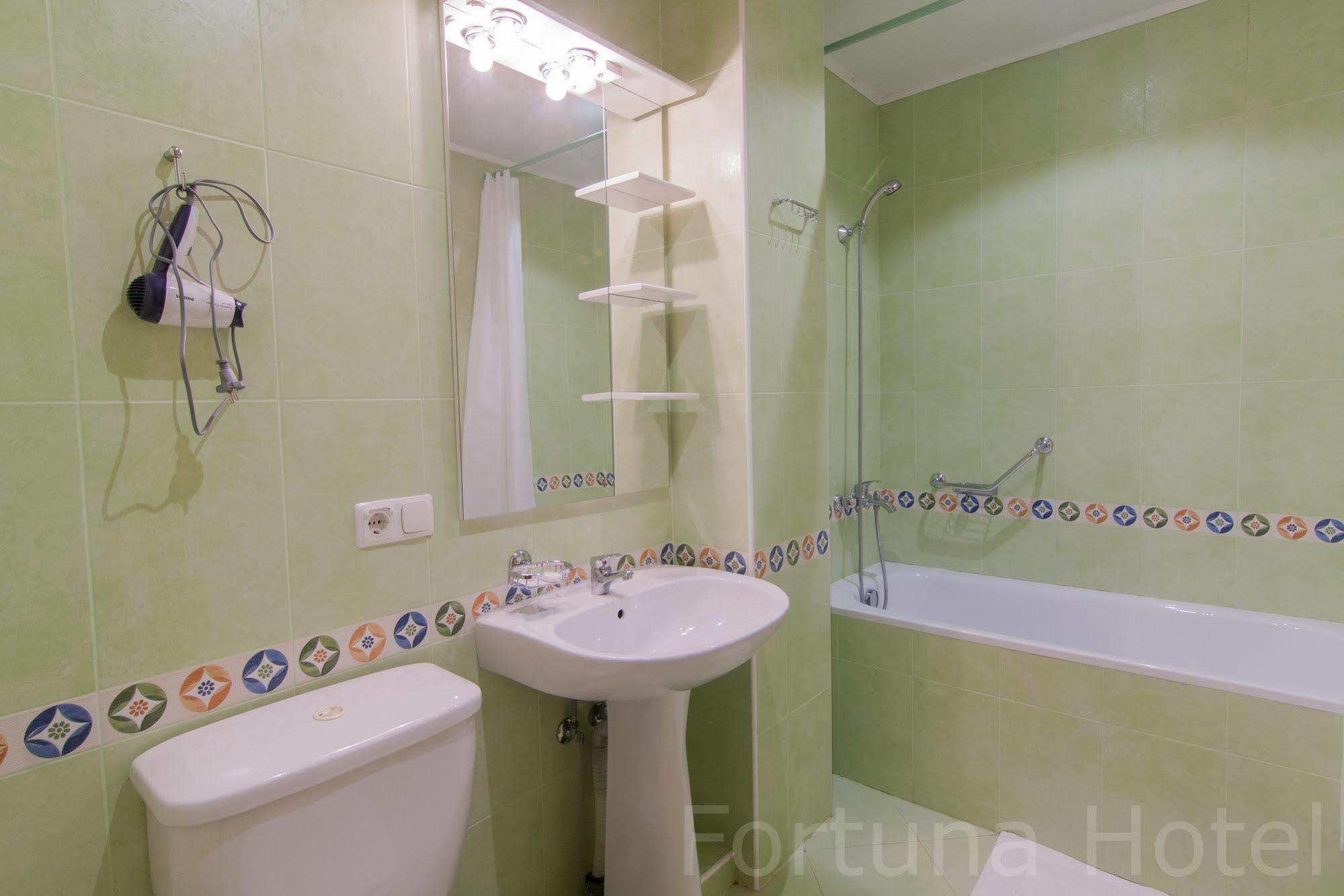 Fortuna Hotel Chişinǎu Buitenkant foto