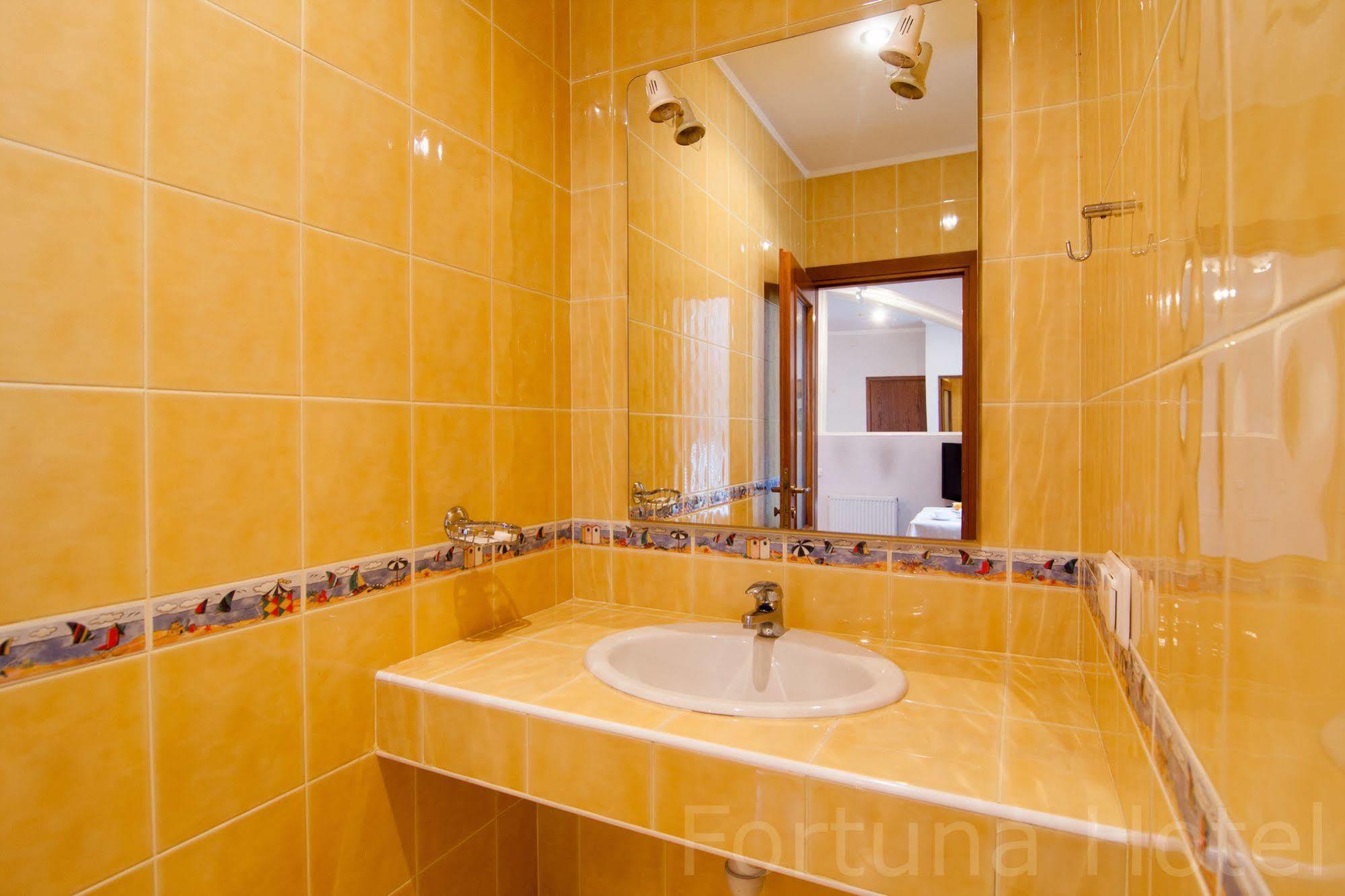 Fortuna Hotel Chişinǎu Buitenkant foto
