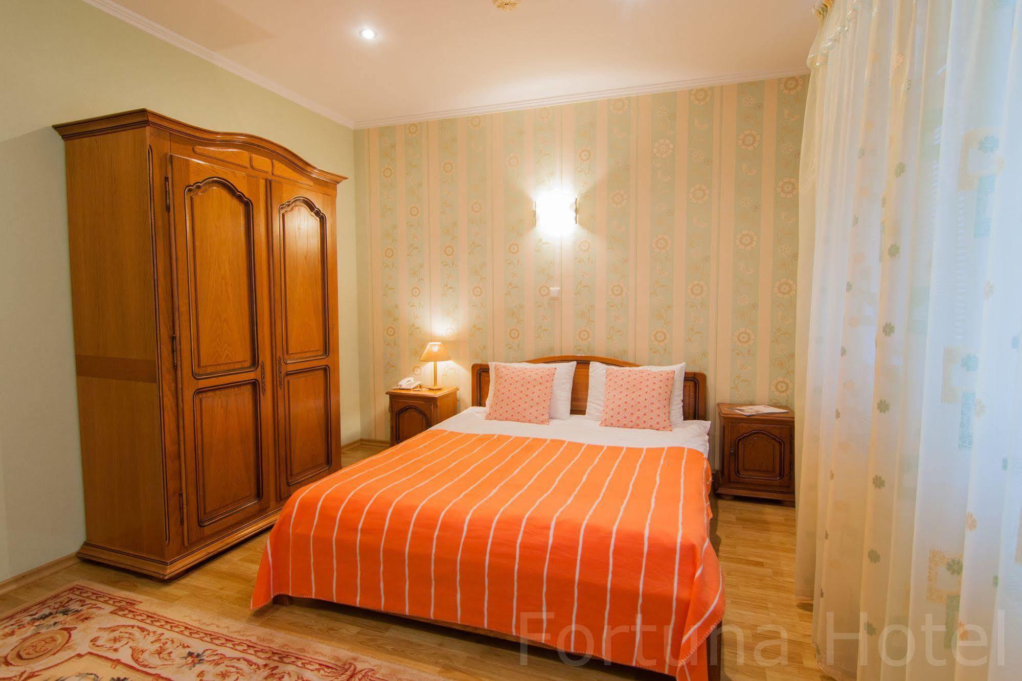Fortuna Hotel Chişinǎu Buitenkant foto
