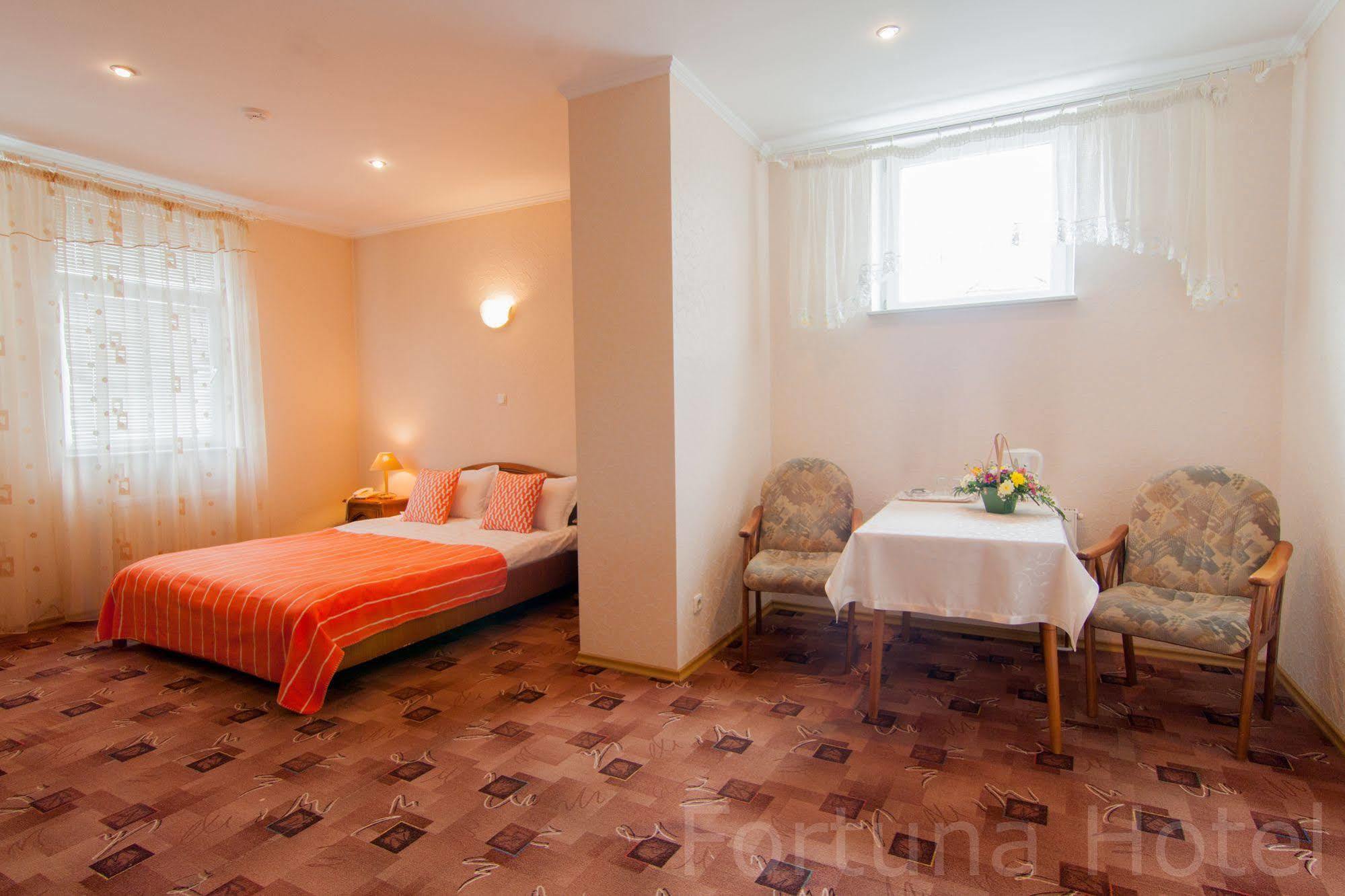Fortuna Hotel Chişinǎu Buitenkant foto