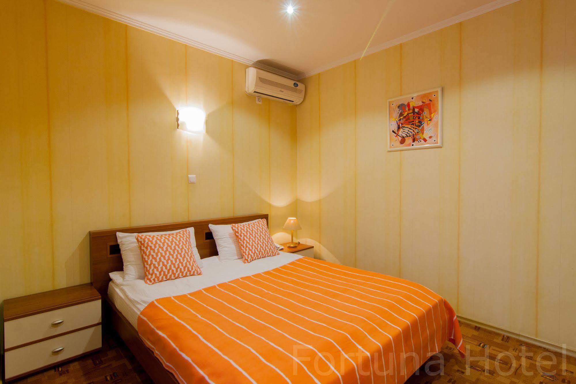 Fortuna Hotel Chişinǎu Buitenkant foto