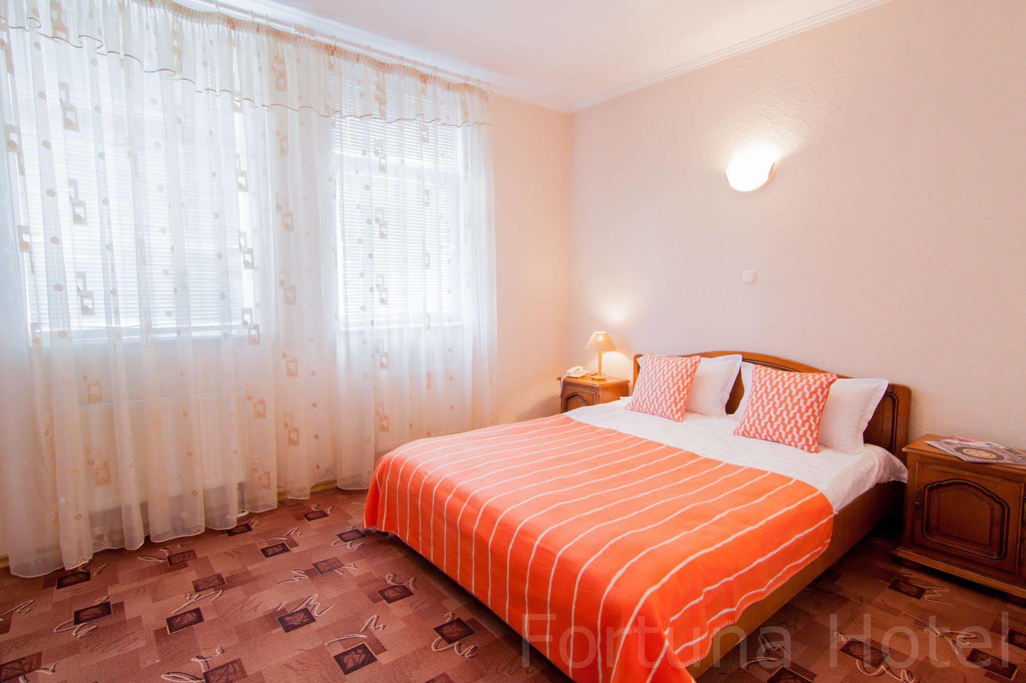 Fortuna Hotel Chişinǎu Buitenkant foto