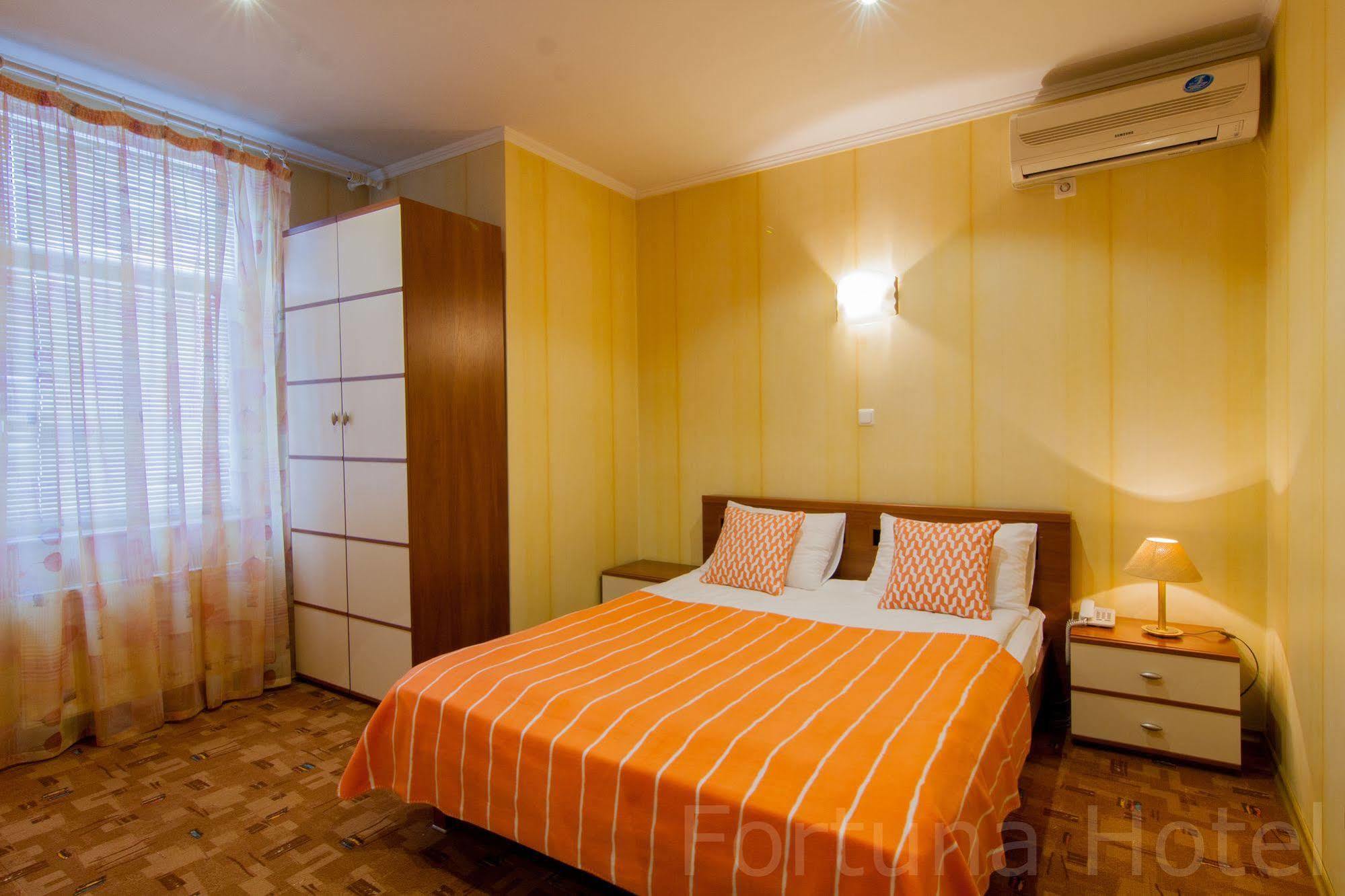 Fortuna Hotel Chişinǎu Buitenkant foto