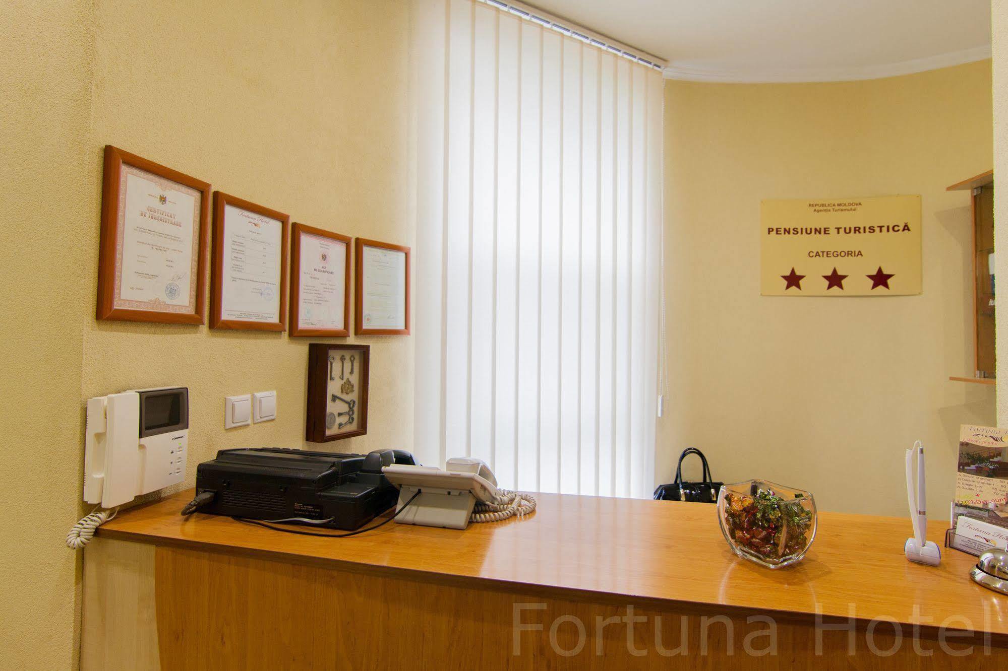 Fortuna Hotel Chişinǎu Buitenkant foto