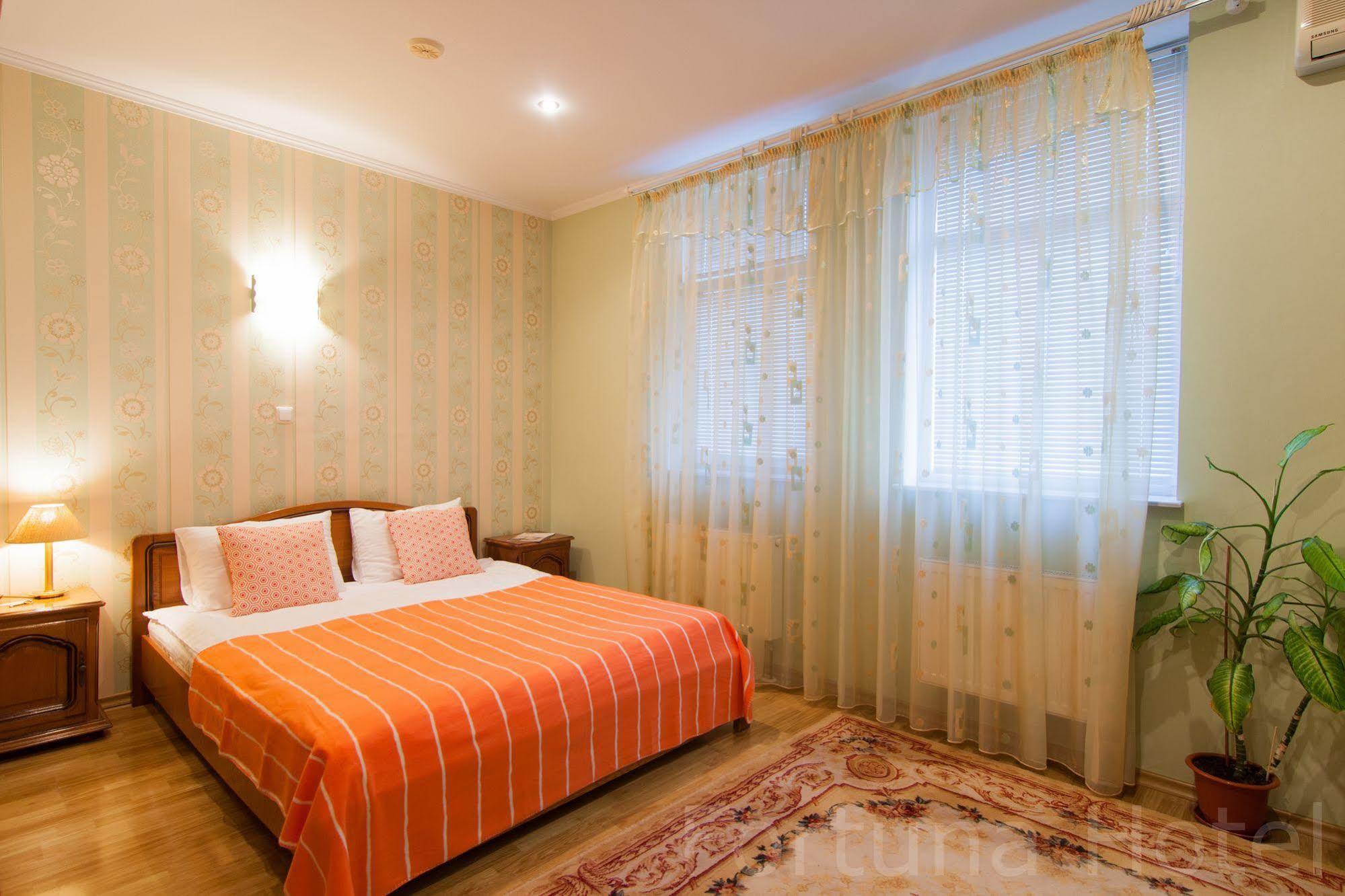 Fortuna Hotel Chişinǎu Buitenkant foto