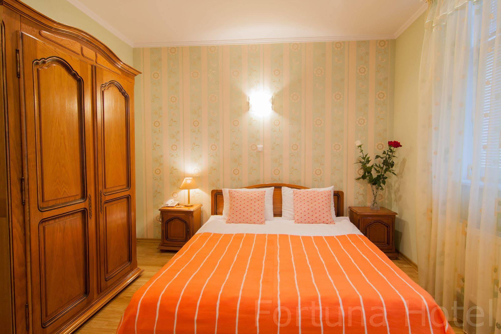 Fortuna Hotel Chişinǎu Buitenkant foto