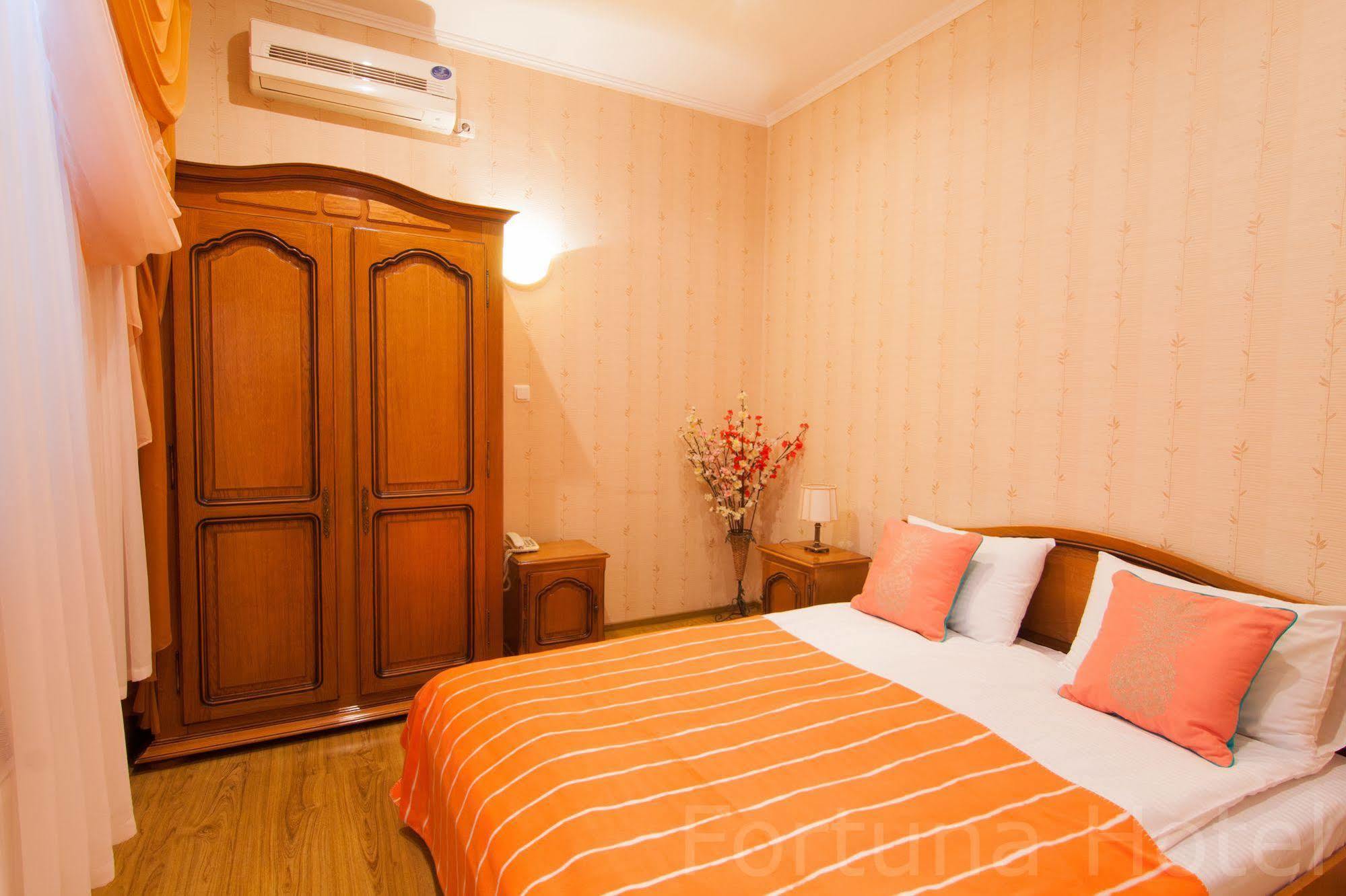 Fortuna Hotel Chişinǎu Buitenkant foto