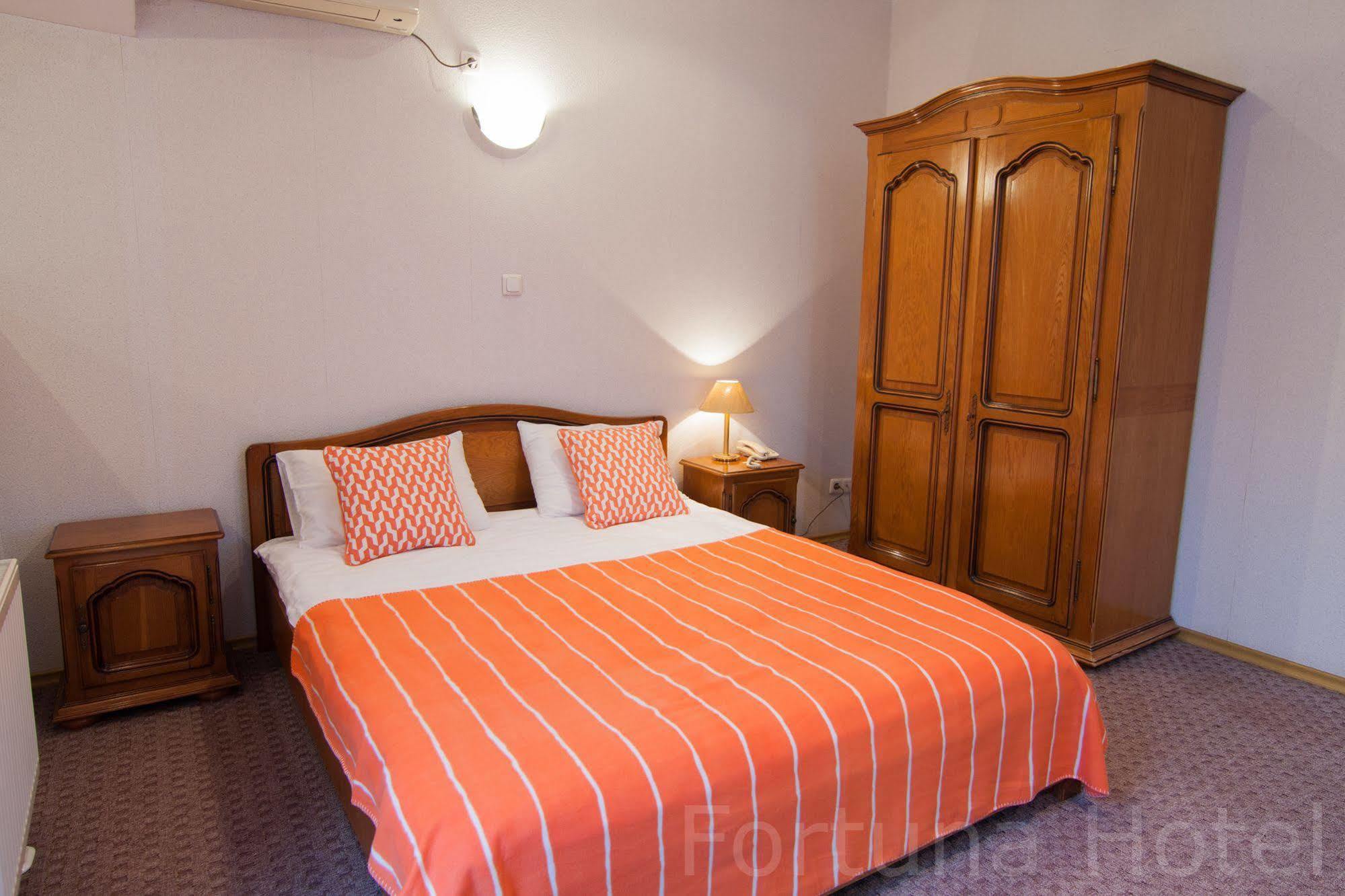 Fortuna Hotel Chişinǎu Buitenkant foto