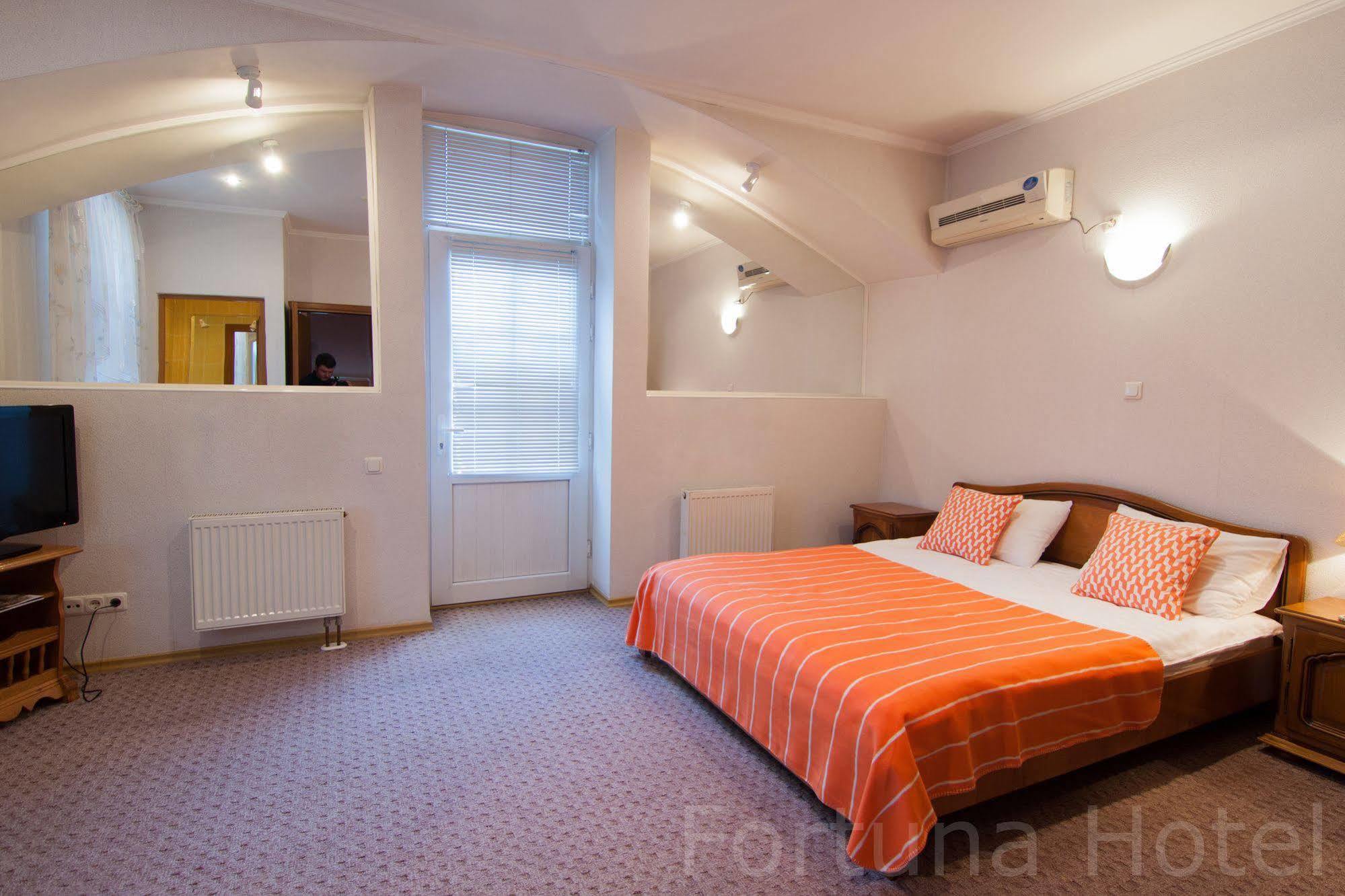 Fortuna Hotel Chişinǎu Buitenkant foto