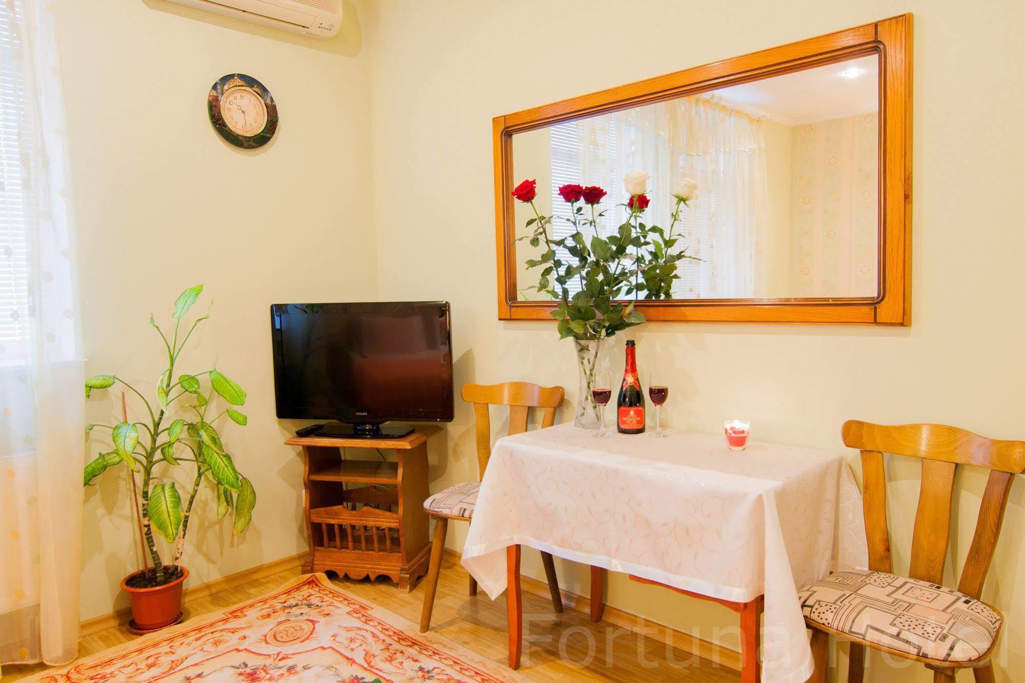 Fortuna Hotel Chişinǎu Buitenkant foto