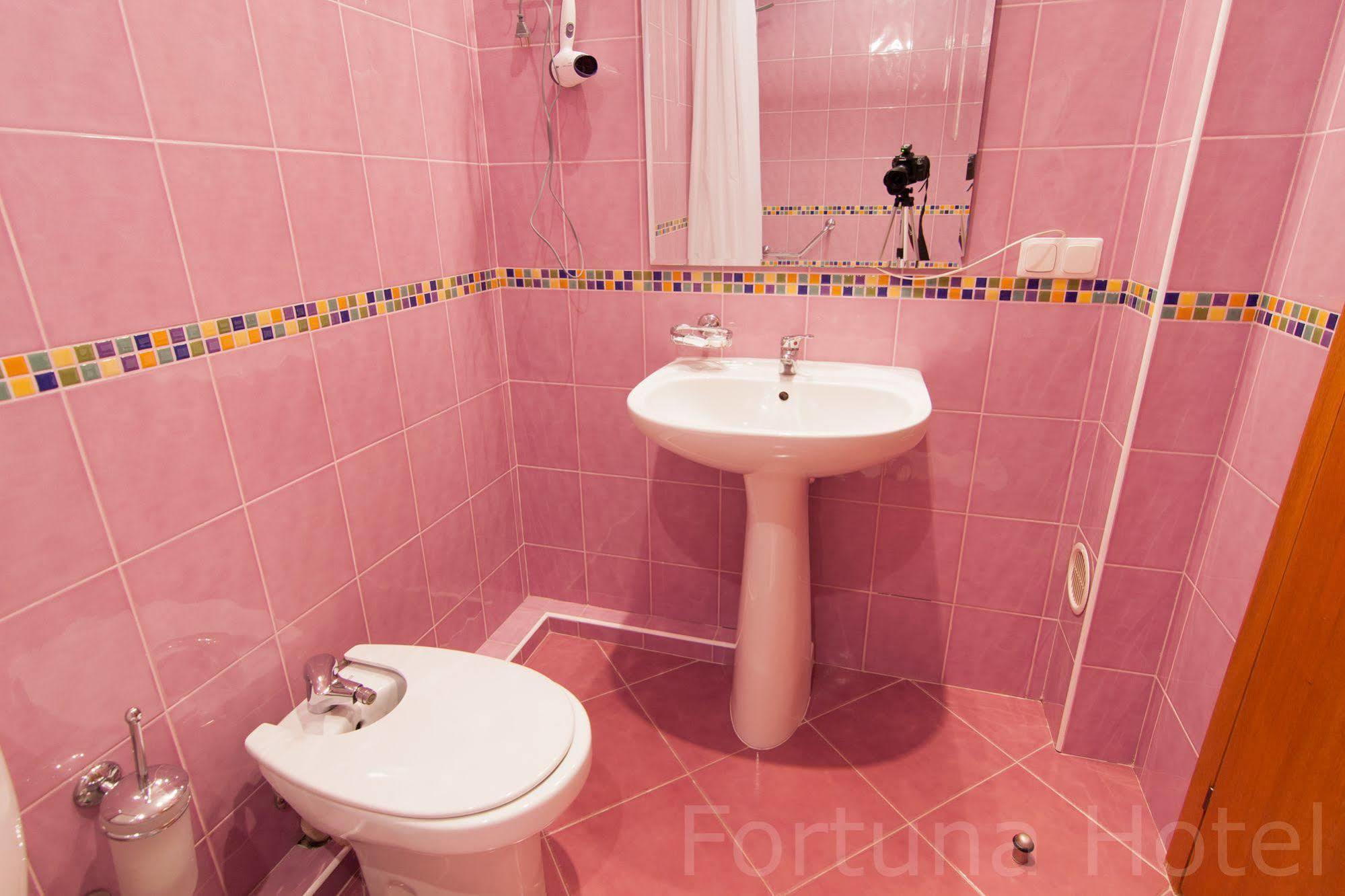 Fortuna Hotel Chişinǎu Buitenkant foto